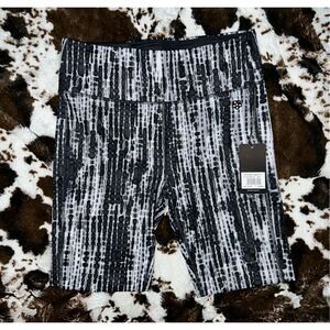 Peach Brand Reversible Legging 2.0 - Black Shibori Print (M)